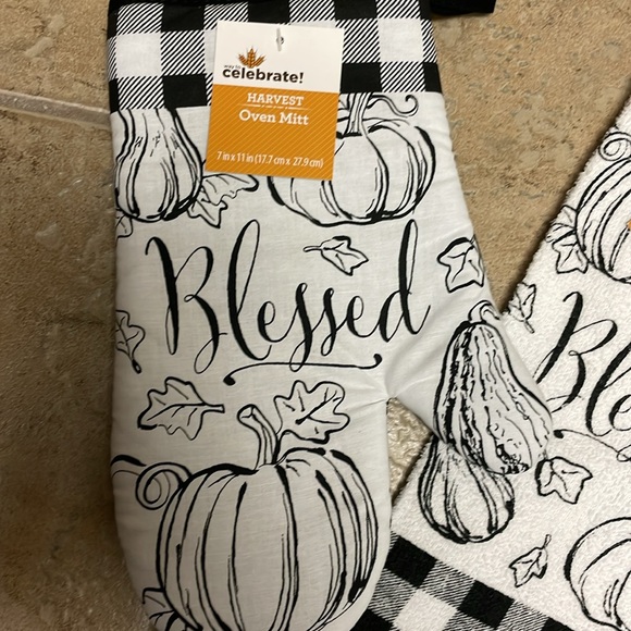 Fall Kitchen towel and oven mitt - Picture 2 of 3